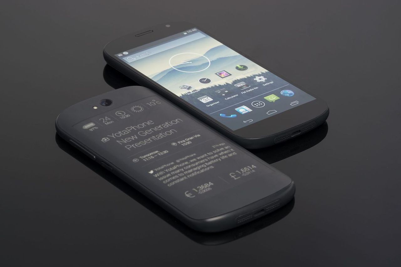 YotaPhone 2,  czyli e-papierowa innowacja z Rosji [Podróż w czasie]