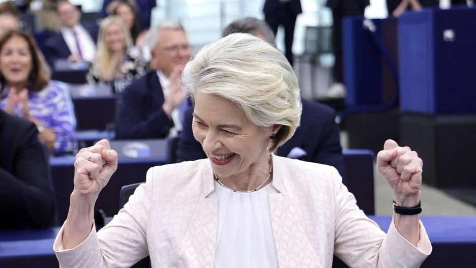 epaselect epa11485343 Ursula von der Leyen reacts after being re-elected as European Commission President during a plenary session of the European Parliament in Strasbourg, France, 18 July 2024. MEPs re-elected Von der Leyen as European Commission President for the next five years. EPA/RONALD WITTEK Dostawca: PAP/EPA.
