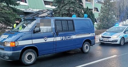 Policja zatrzymała inny radiowóz. W środku nie siedzieli policjanci