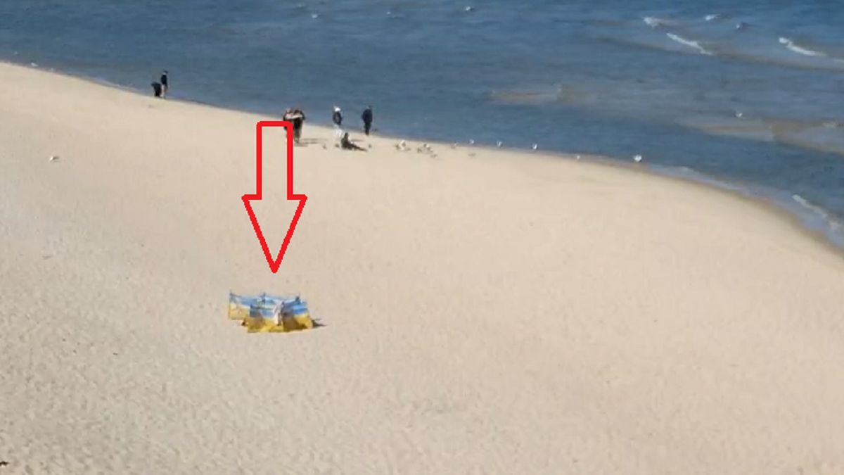 Jedyny parawan na plaży w międzyzdrojach