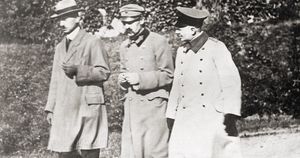 Od lewej: pułkownik Kazimierz Sosnkowski i Józef Piłsudski