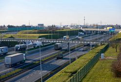 Autostrada A2. Pożar samochodu koło Poznania. Spore utrudnienia