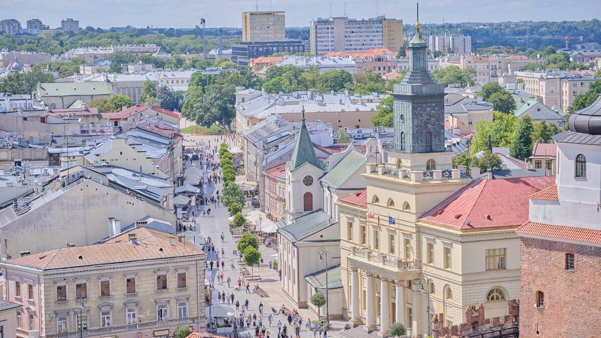 Widok na deptak z Wieży Trynitarskiej