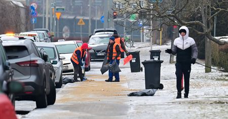 Gołoledź na Warmii i Mazurach. DK15 zablokowana