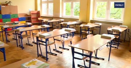 Matura 2021. Egzamin w czasie pandemii. Pisany w maseczce, którą trzeba zmieniać co godzinę