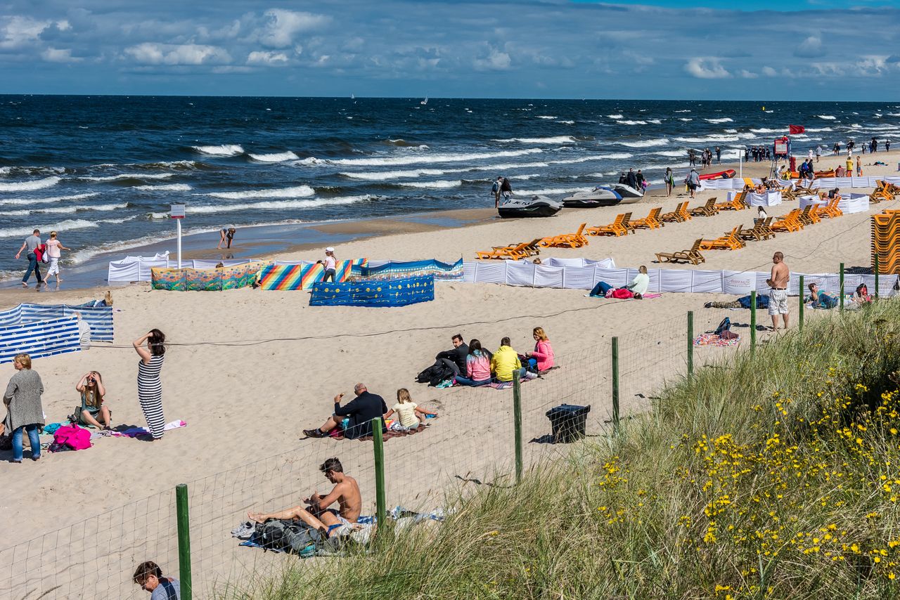 Lepiej uważać. Za parawan na plaży grozi nawet 5 tys. zł kary