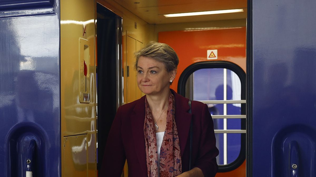 Ministra Yvette Cooper w Ukrainie