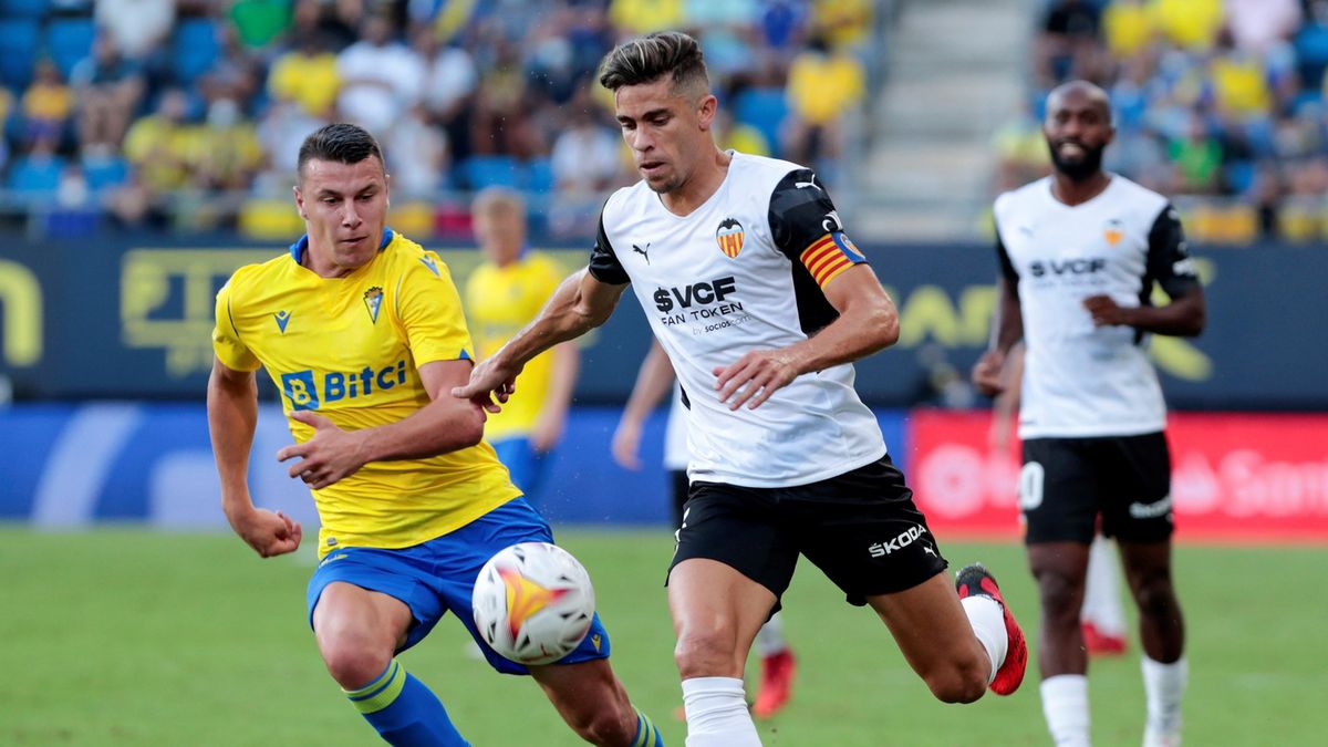 PAP/EPA / ROMAN RIOS / Na zdjęciu w środku: Gabriel Paulista