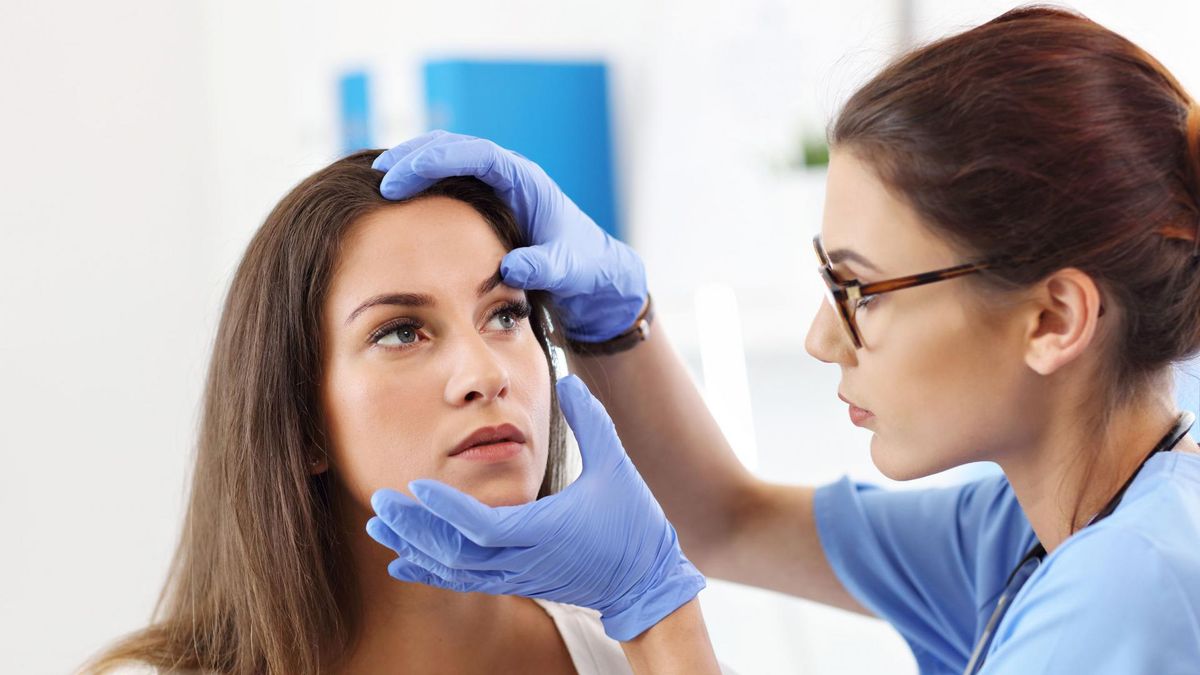 Witaminy na wzrok są niezbędne dla prawidłowego funkcjonowania oka. Do grupy tej należy witamina A, witaminy z grupy B, witamina C, witamina D i witamina E. 