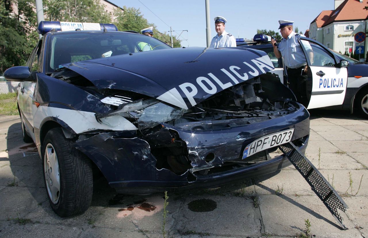 Rozbity radiowóz policji