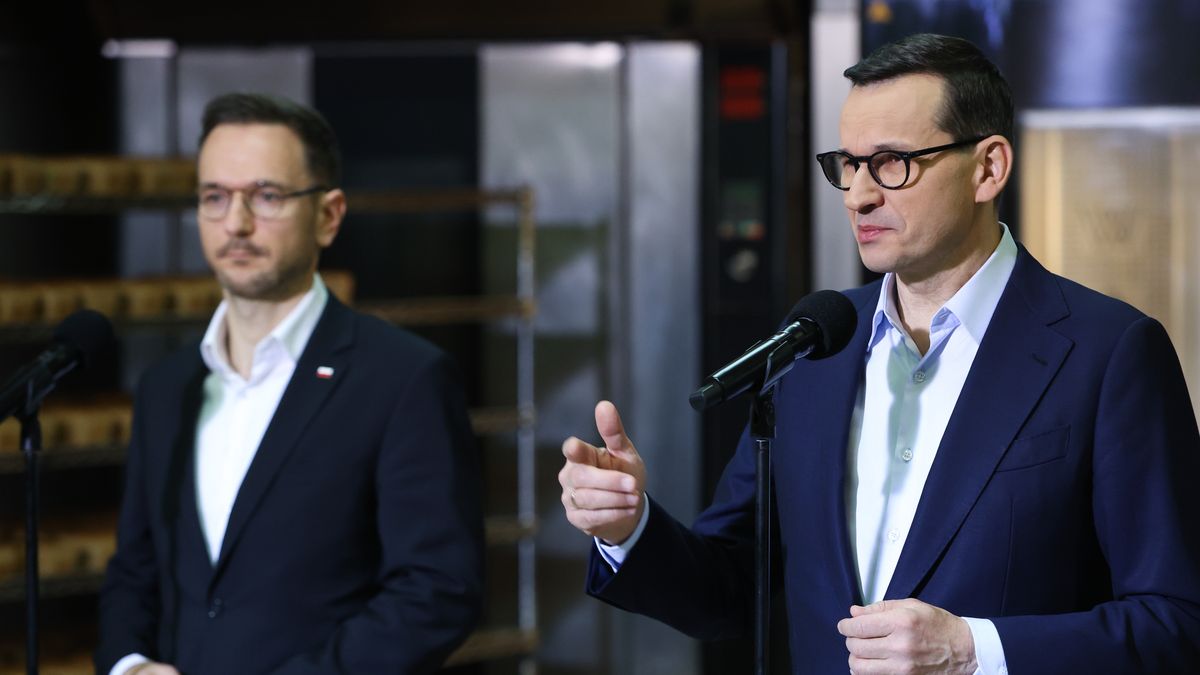 Premier Mateusz Morawiecki i minister rozwoju Waldemar Buda