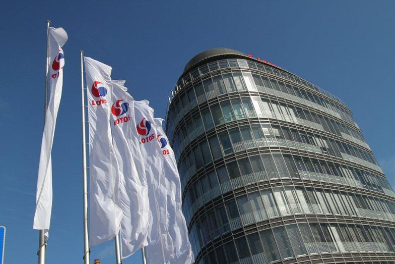 Inwestorom spodobały się wyniki Lotosu. Spółka otwiera nowe stacje