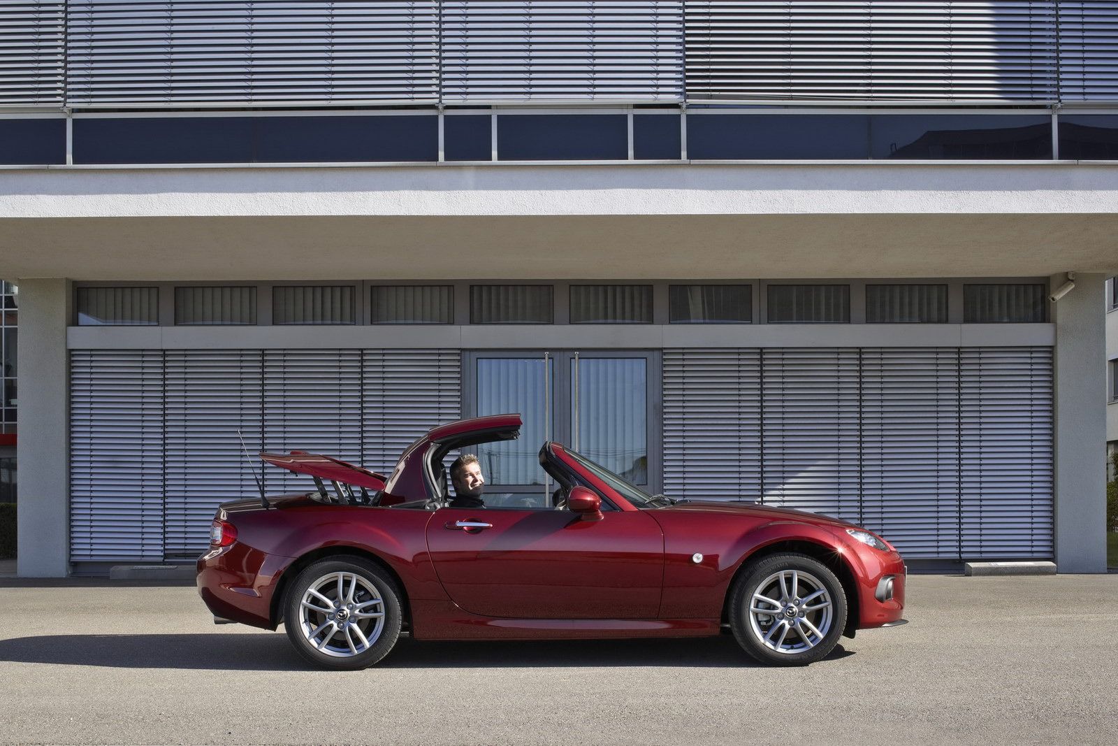 2013 Mazda MX-5 - kultowy roadster po kuracji odmładzającej [galeria] 38