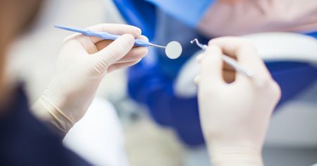 Stomatolog oskarżona o wyłudzenia z NFZ. Ma 682 zarzuty