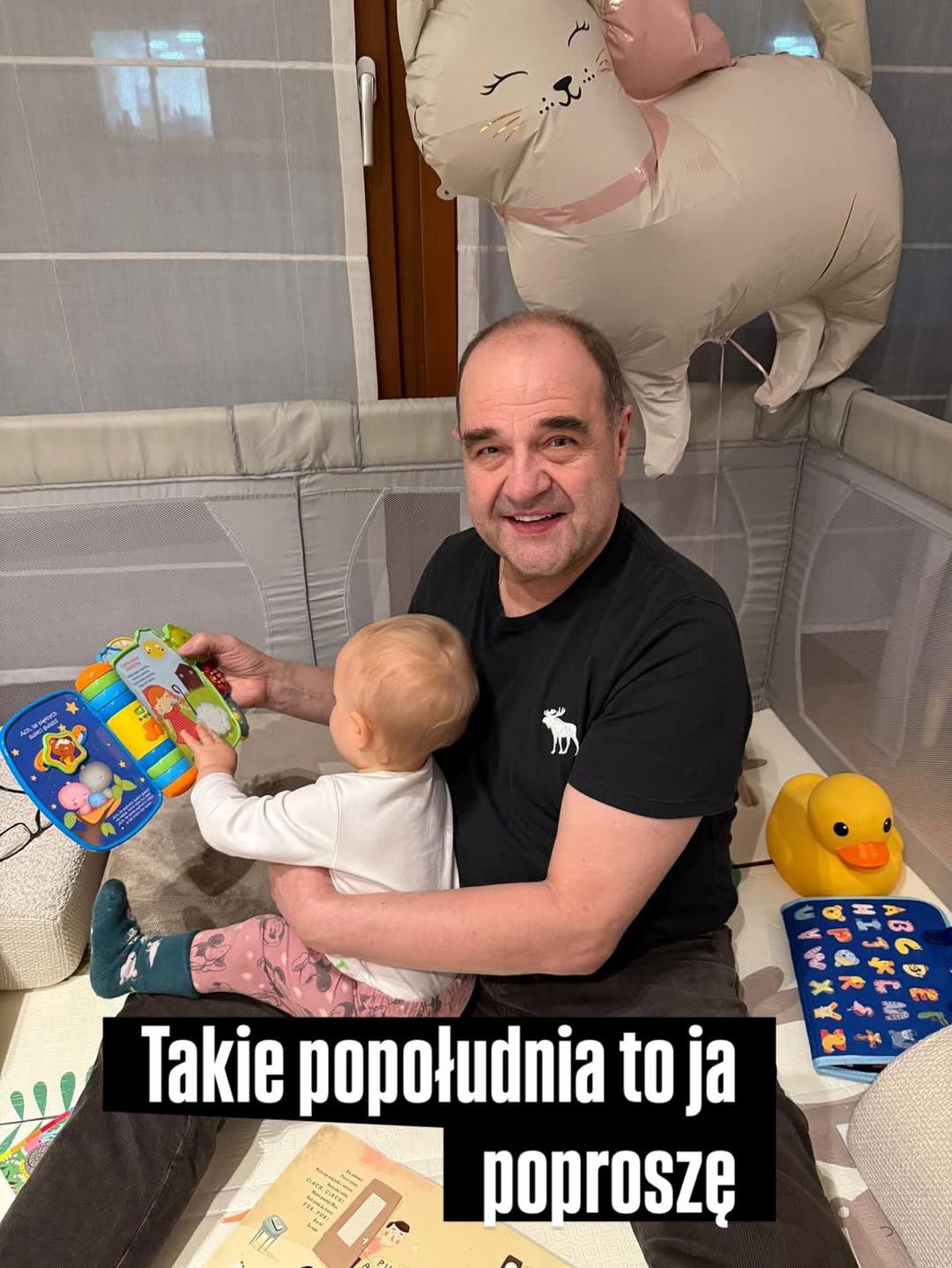 Cezary Żak z wnuczką