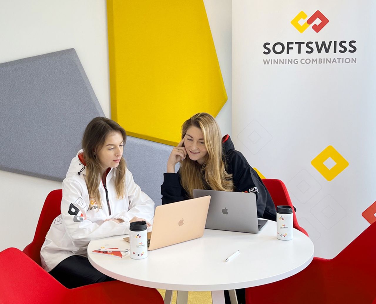 Firma SOFTSWISS otwiera w Polsce drugie centrum programistyczne - tym razem podbija Warszawę