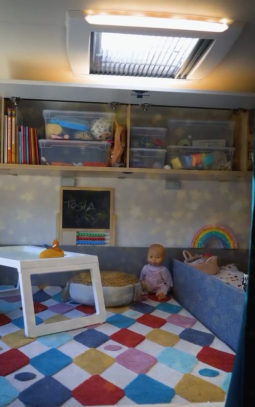 Jakub Tolak pokazał pokój córki w kamperze