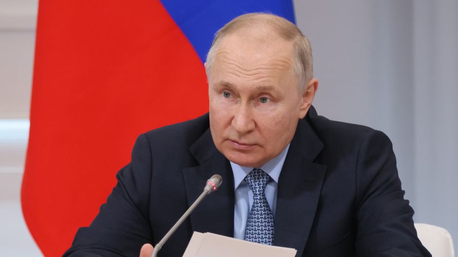 Russian President Vladimir Putin holds a government meeting on the development of inland water transport at the North River Terminal in Moscow, Russia, 20 June 2023. Russian President Vladimir Putin instructed the government and authorities of the regions through which the Moscow Canal passes to begin work on its reconstruction no later than 2025. Vladimir Putin instructed the government to jointly determine the priority sections of waterways for navigation by the regions. He stressed that it is extremely important to provide all conditions for the development of passenger transportation by water transport, and for this it is necessary to form a route network. EPA/MIKHAIL METZEL / SPUTNIK / KREMLIN / POOL MANDATORY CREDIT Dostawca: PAP/EPA.