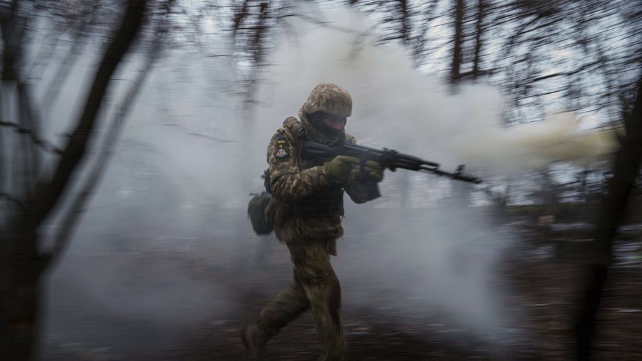 Wojna w Ukrainie rok 2025
A Ukrainian serviceman of 24th Mechanized brigade trains at the polygon not far from frontline in Donetsk region, Ukraine, Tuesday Jan. 21, 2024. (AP Photo/Evgeniy Maloletka)
Evgeniy Maloletka
