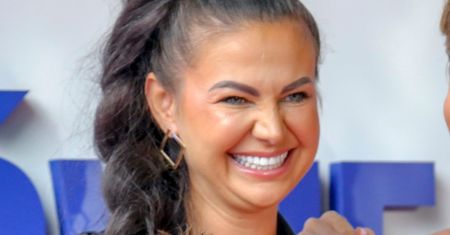 Maja Rutkowski odsłania szczuplejszą o 15 kilogramów sylwetkę, prężąc się w bieliźnie przed lustrem