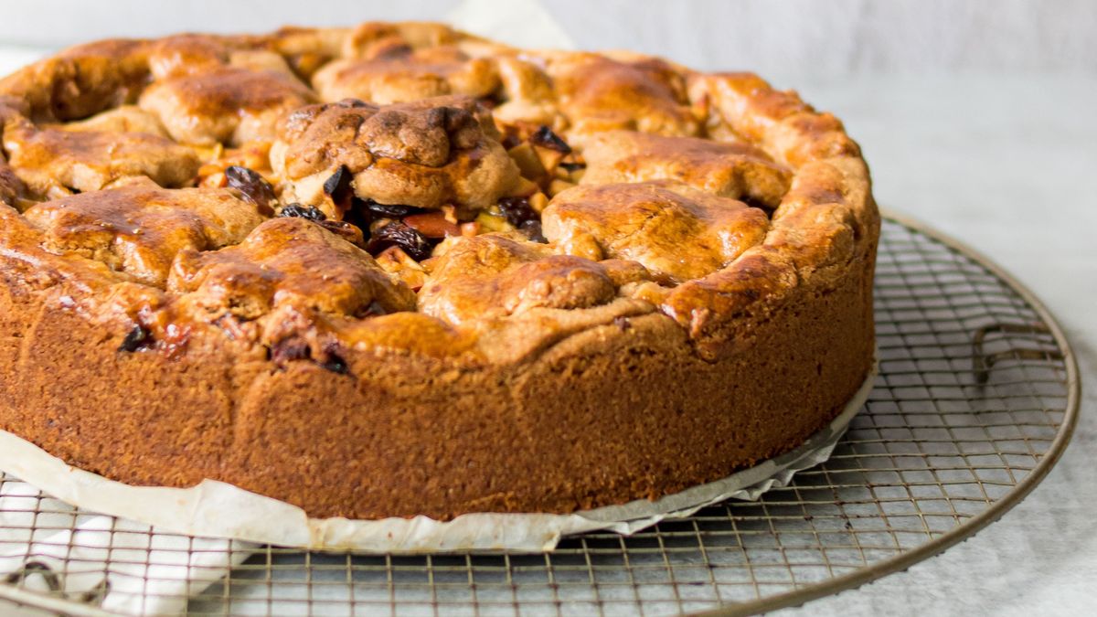 Ciasto z patelni to świetny pomysł na szybki deser bez użycia piekarnika.