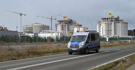 MSWiA: Czasowy zakaz przebywania wokół terminalu LNG w Świnoujściu