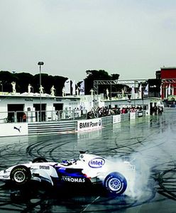 BMW Sauber F1 Team Pit Lane Park