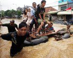 Indonezja: Powódź w stolicy grozi epidemią