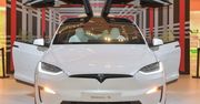 Kolejne kłopoty Tesli. Tym razem z odpinającymi się pasami