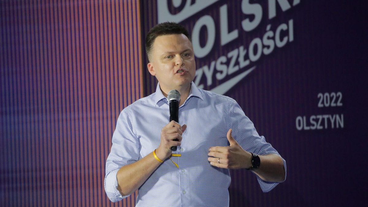 Olsztyn, 27.08.2022. Lider ugrupowania Polska 2050 Szymon Hołownia podczas debaty z prezydentem Warszawy Rafałem Trzaskowskim w ramach drugiej edycji Campusu Polska Przyszłości, 27 bm. w Olsztynie. (amb) PAP/Tomasz Waszczuk