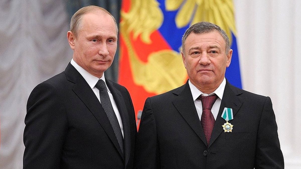 Zdjęcie okładkowe artykułu: Materiały prasowe / kremlin.ru / Na zdjęciu: Władimir Putin (po lewej) i Arkadij Rotenberg