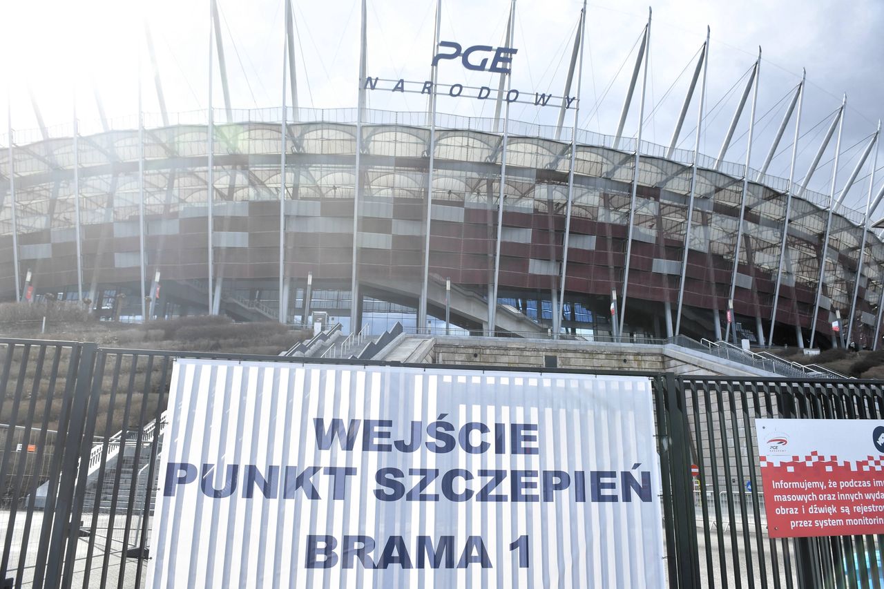 Warszawa. Do szczepień na Stadionie Narodowym nie ma już kolejek. Zmiana organizacji