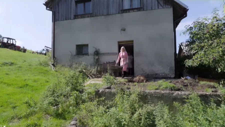 Caroline Derpienski w "Damach i wieśniaczkach"