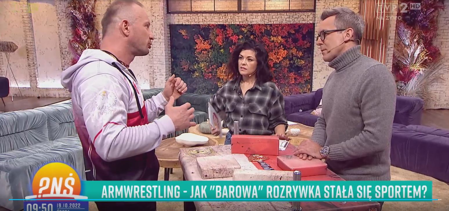 Katarzyna Cichopek i Maciej Kurzajewski zadebiutowali jako para w "Pytaniu na śniadanie". Co zdradziły ich gesty?