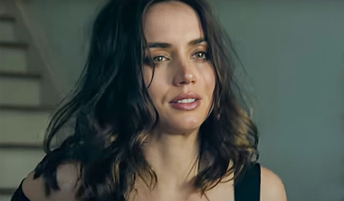 Gwiazda "Gray Mana" Ana De Armas 