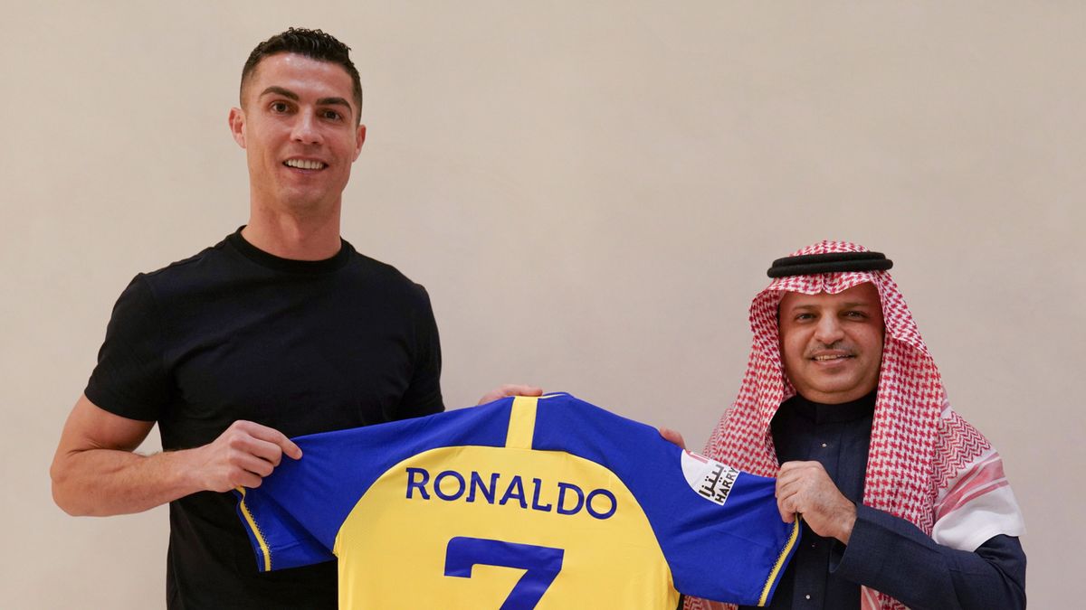 Zdjęcie okładkowe artykułu: PAP/EPA /  / Na zdjęciu: Cristiano Ronaldo (z lewej)