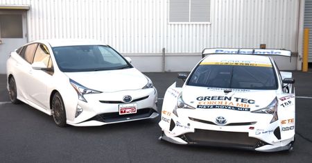 Wyścigowa Toyota Prius Hybrid Super GT300