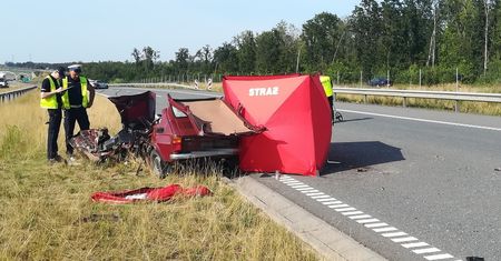 Starszy kierowca zginął na S5. Jechał pod prąd maluchem