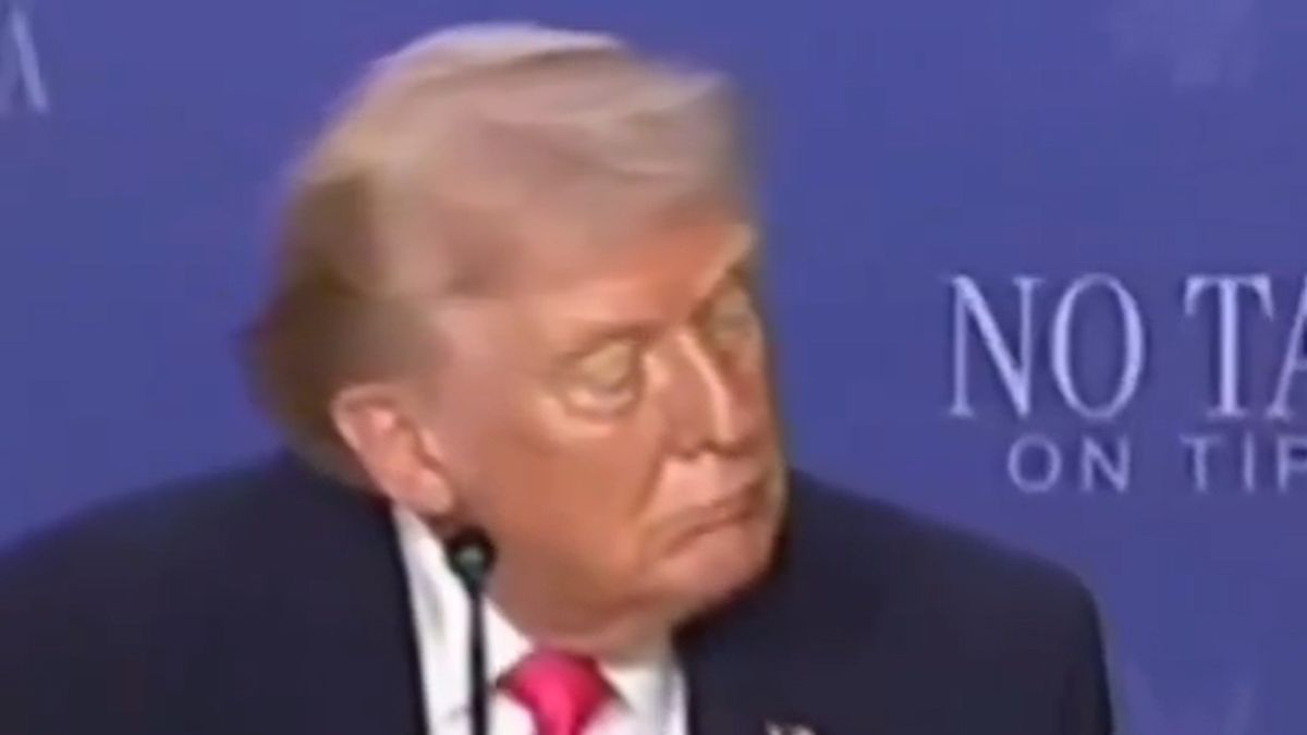 Donald Trump miał zamknięte oczy podczas spotkania w Las Vegas