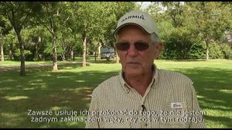 Łowca węży z Teksasu trenuje psy, żeby bezpiecznie obchodziły się z gadami