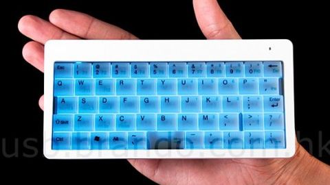 Bezprzewodowa, malutka i podświetlana klawiatura 1