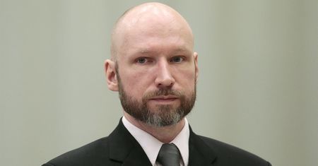 Chce zarobić na zbrodni miliony. Anders Breivik rozsyła w świat listy