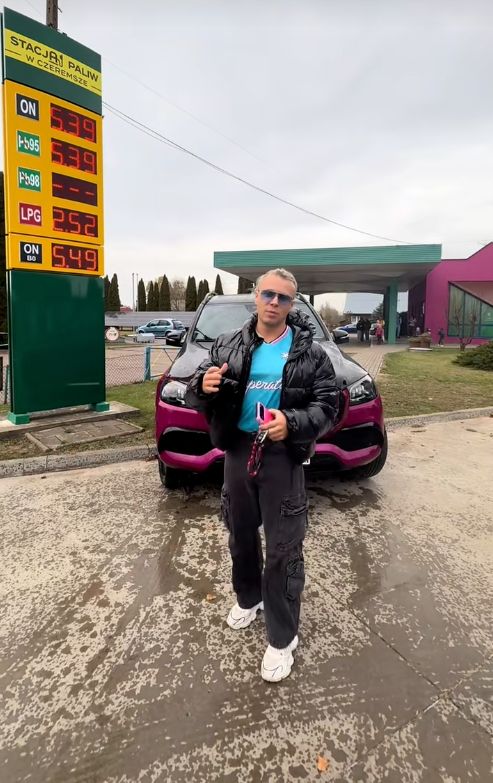 Skolim zaprasza do odwiedzenia jego stacji benzynowej