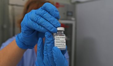 Szczepienia w Polsce. Rząd zlecił sondaż na temat preparatu AstraZeneca