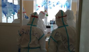 Koronawirus w Polsce. Ślub na oddziale covidowym. Małżonkowie dziękują medykom