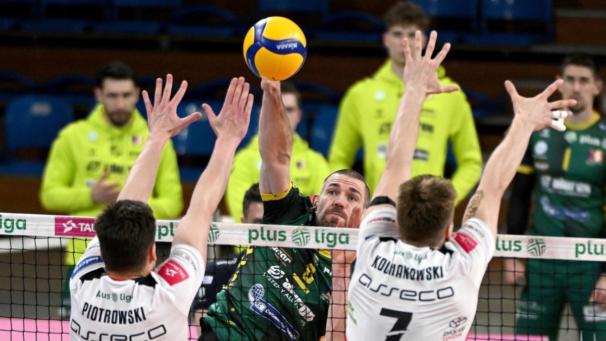 PAP / Darek Delmanowicz / Na zdjęciu: Tomasz Piotrowski (z lewej)