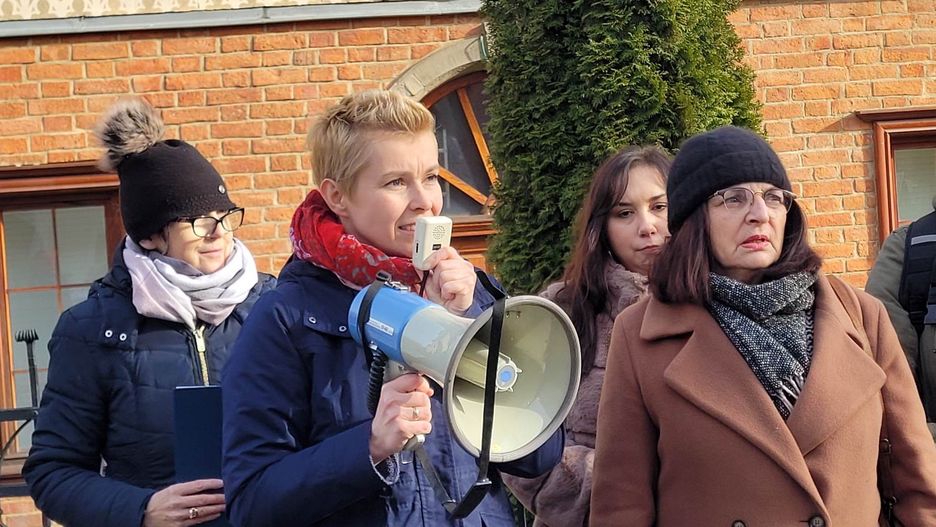 Protest przed gdańską kurią. Nz. Justyna Zorn i Małgorzata Rybicka