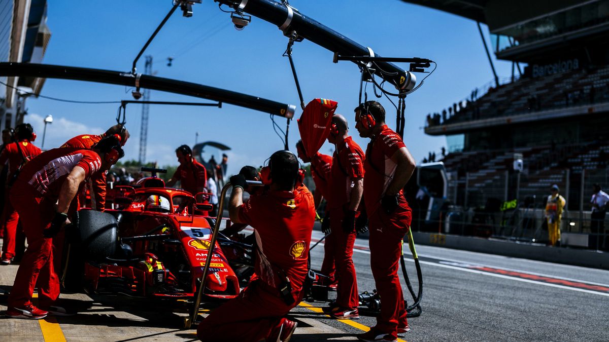 Sebastian Vettel podczas pit-stopu