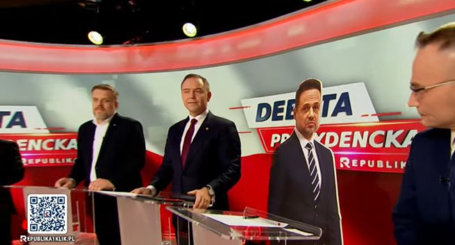 Debata w Republice z tekturową podobizną Trzaskowskiego