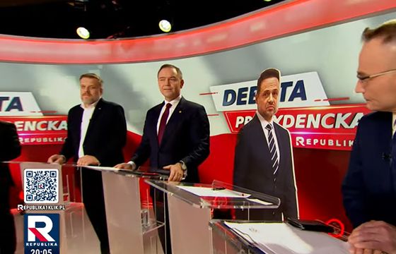 Debata w Republice z tekturową podobizną Trzaskowskiego